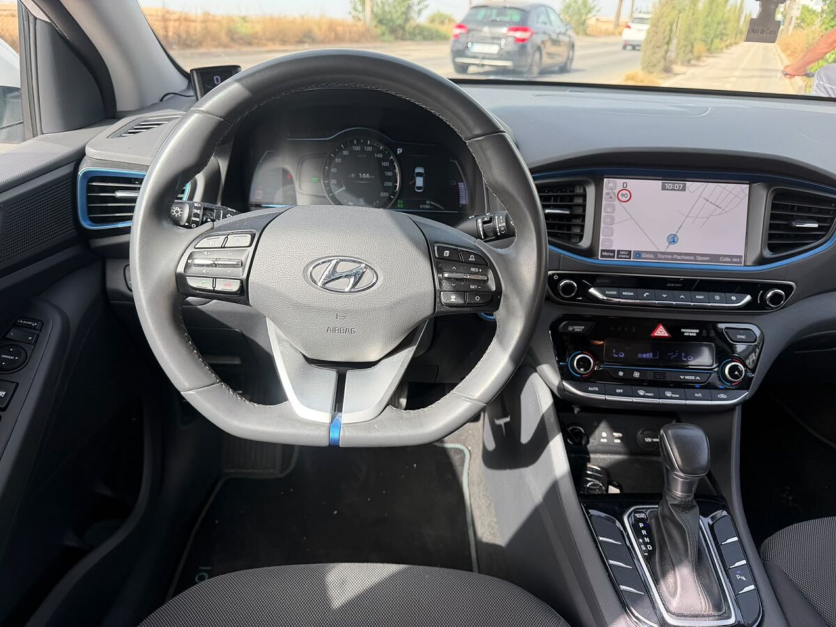 HYUNDAI IONIQ COMFORT 1.6 HEV AUTO SPANISH LHD IN SPAIN 60000 MILES SUPERB 2017